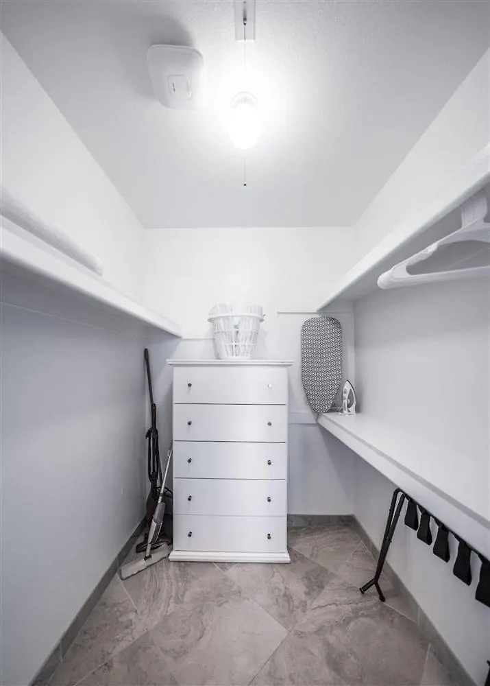113-Fully Furnished 1Br Suite-Prime Location Scottsdale 0*,